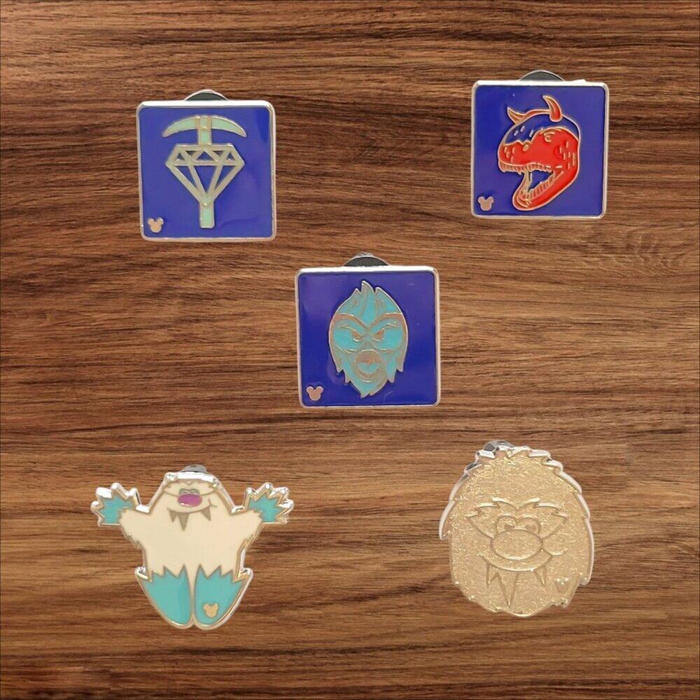 5 Disneyland, World Disney Parks Trading Pins, Plus 2 Bonus Pins